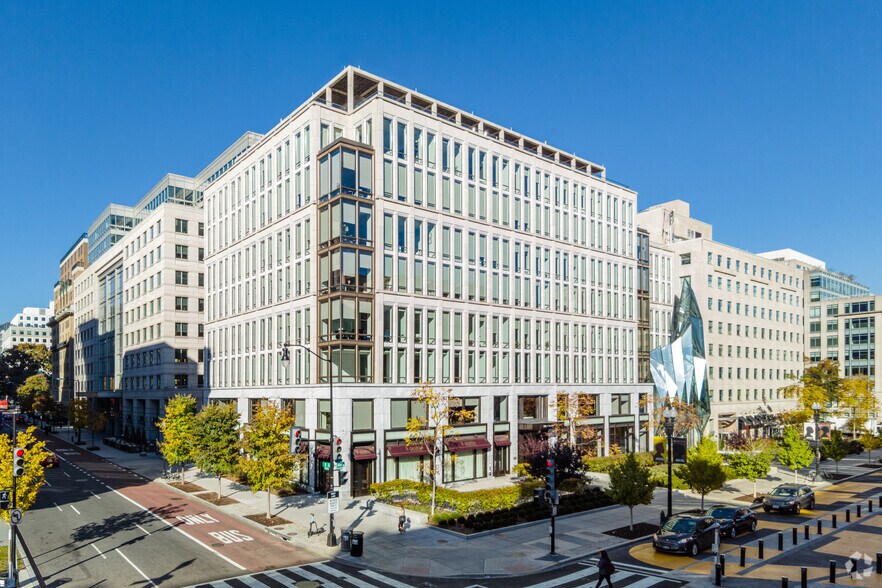 Primary Photo Of 900 16th St NW, Washington Office For Sale