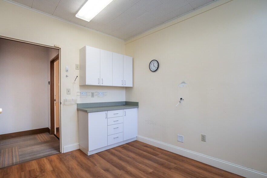 More Photos Of 264 Elm St, Northampton Office For Lease