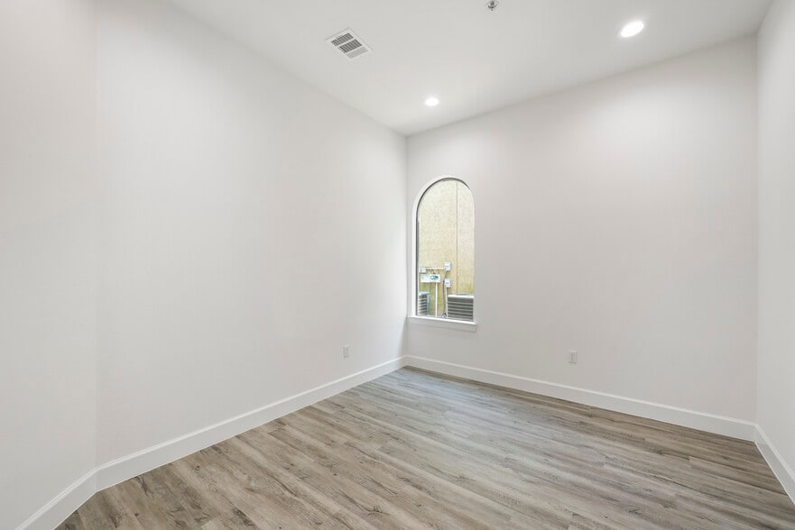 More Photos Of 284 Ed English Dr, Shenandoah Medical For Sale