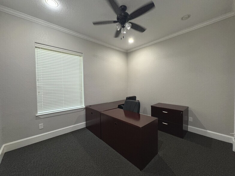 More Photos Of 11601 Spring Cypress Rd, Tomball Medical For Sale