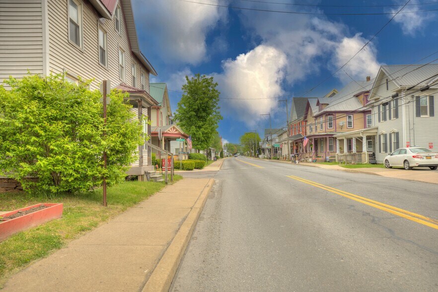 More Photos Of 150 Main St, Benton Office For Sale