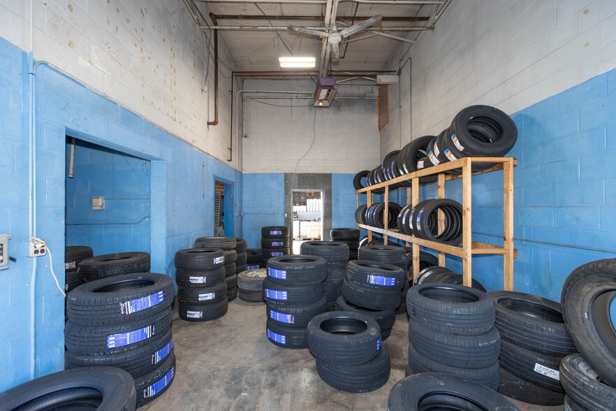 More Photos Of 2660 Hawcreek Blvd, Columbus Warehouse For Sale