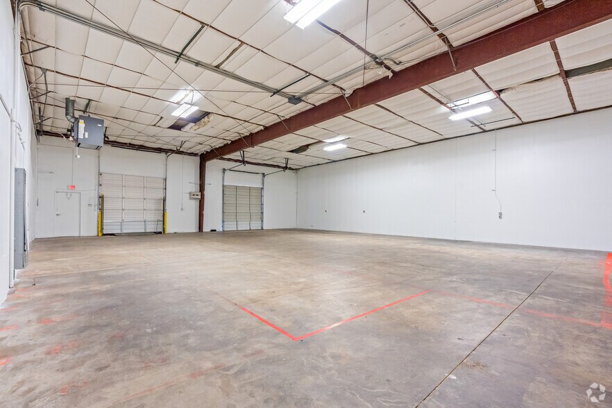 More Photos Of 1213 W Carrier Pky, Grand Prairie Unknown For Lease