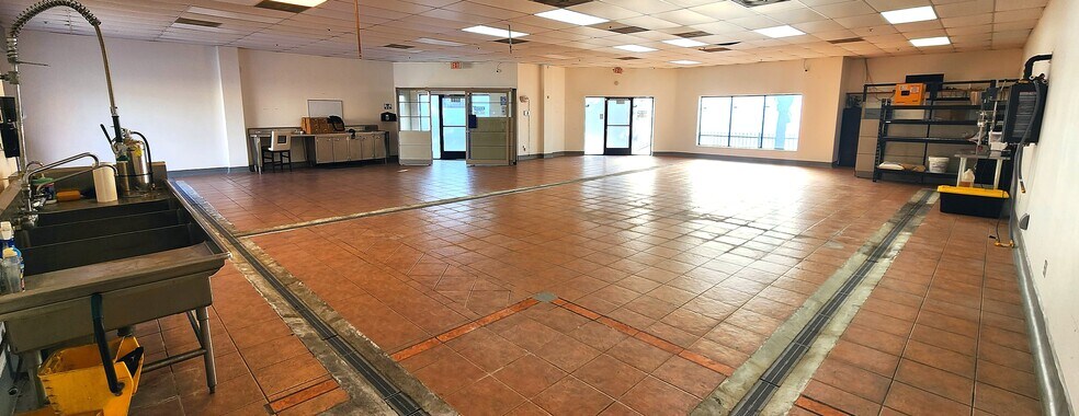 More Photos Of 2547 E 57th St, Huntington Park Manufacturing For Sale