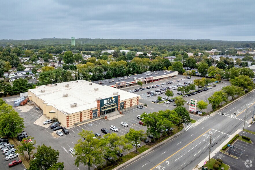 More Photos Of 6070 Jericho Tpke, Commack General Retail For Lease