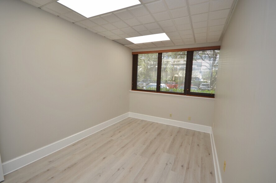 More Photos Of 14100 Palmetto Frontage Rd, Miami Lakes Office Residential For Lease