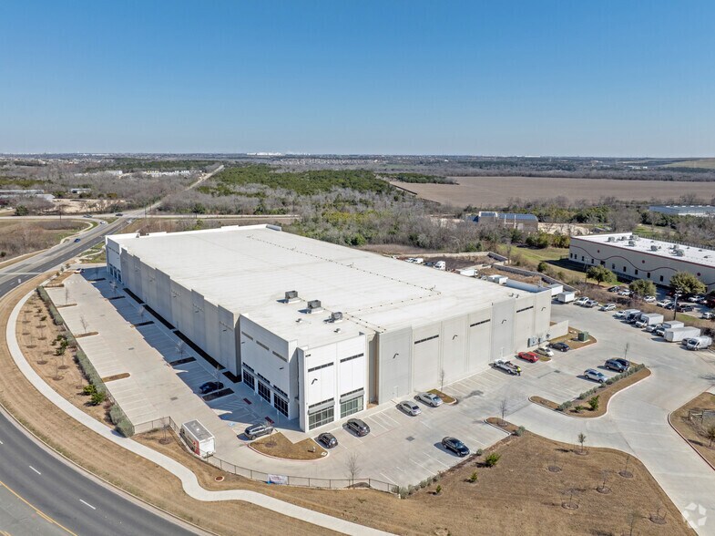 More Photos Of 9219 Tuscany Way, Austin Distribution For Lease