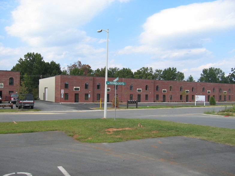 More Photos Of 1021 Technology Dr, Indian Trail Flex For Lease