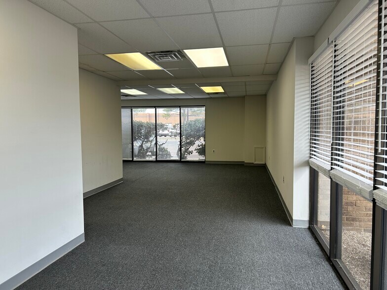 More Photos Of 7905 Browning Rd, Pennsauken Unknown For Lease