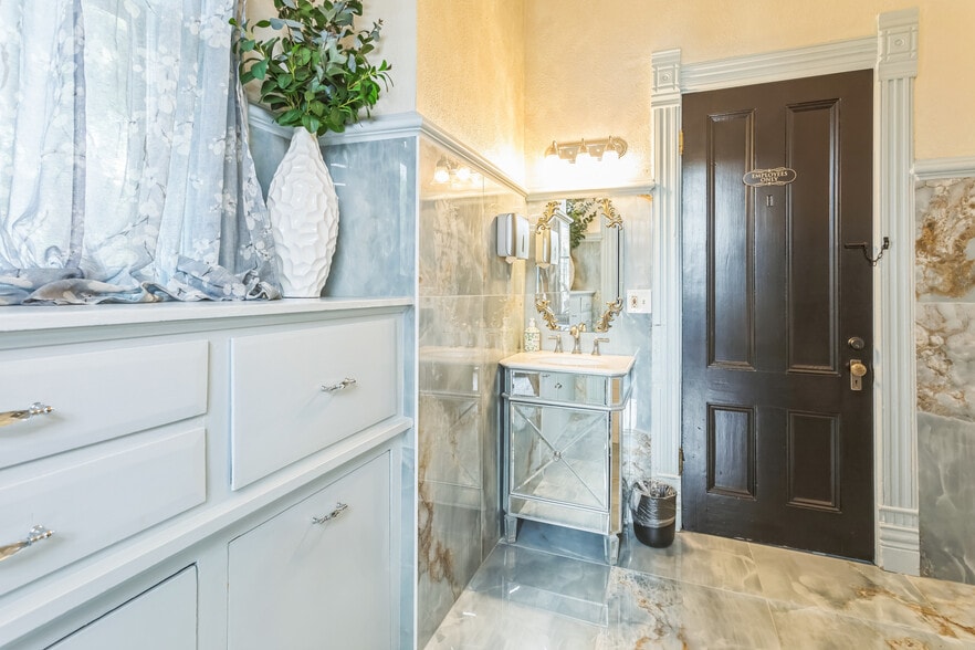 More Photos Of 100 W Main St, Boise Office Residential For Lease