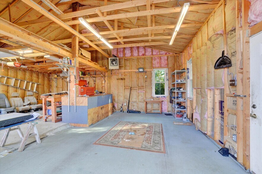 More Photos Of 321 Dewey St, York Distribution For Sale