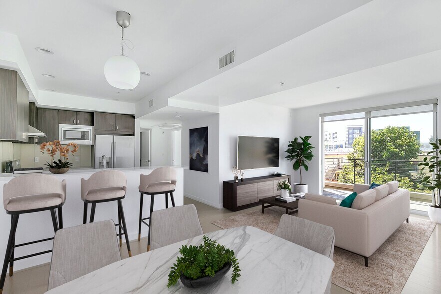 More Photos Of 11900 Courtleigh Dr, Los Angeles Apartments For Sale