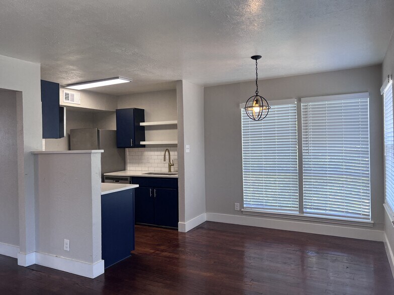 More Photos Of 2211 S Vernon Ave, Dallas Apartments For Sale