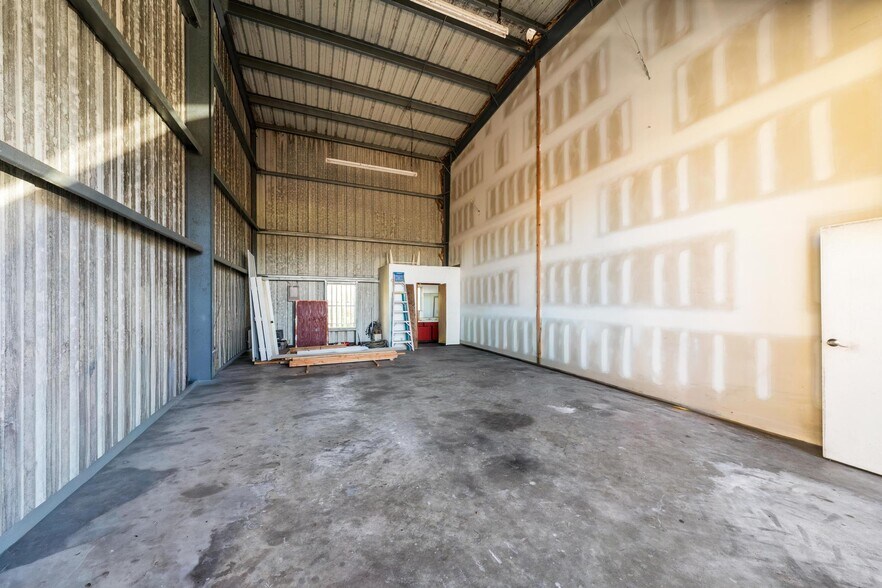 More Photos Of 64-1015 Mamalahoa Hwy, Kamuela Warehouse For Sale