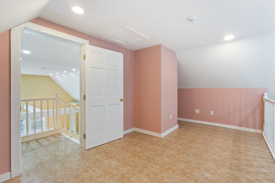 More Photos Of 204 Gray Rd, Cumberland General Retail For Sale