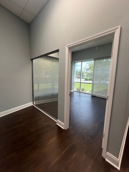 More Photos Of 7751 Kingspointe Pky, Orlando Light Distribution For Lease