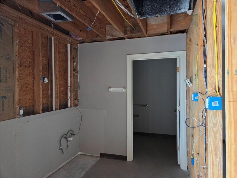 More Photos Of 1065 Muller Pky, Westwego Office For Sale