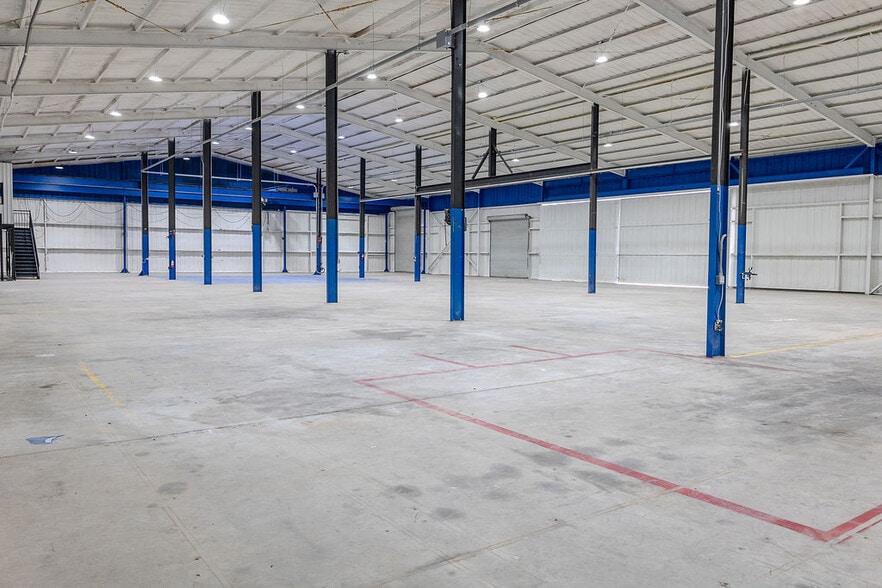 More Photos Of 6160 Mineral Wells Hwy, Weatherford Warehouse For Lease