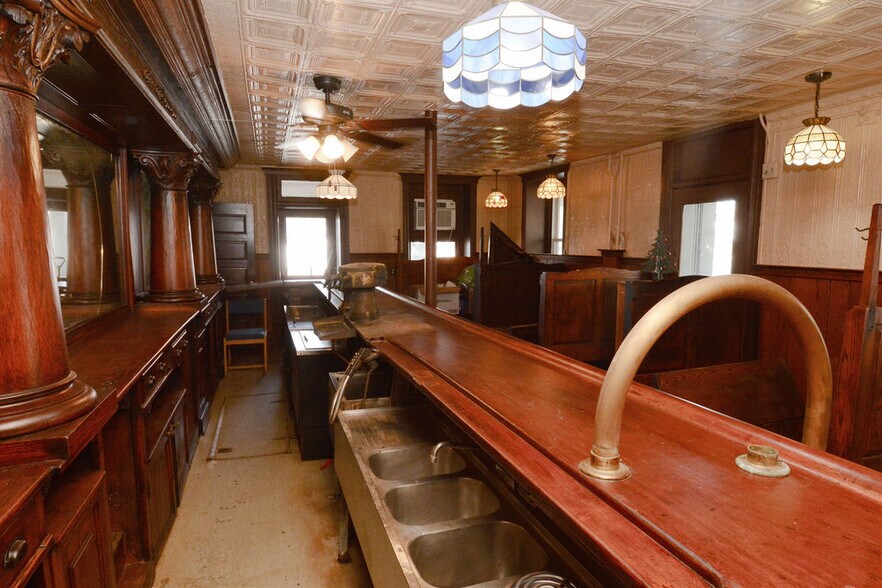 More Photos Of 101 S Main St, Richlandtown Restaurant For Sale