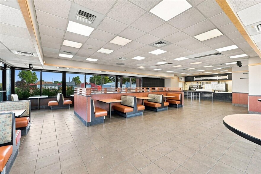 More Photos Of 1410 N Broadway St, Red Oak Fast Food For Lease