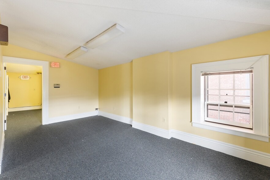 More Photos Of 1 Main St, Hartford Office Residential For Sale