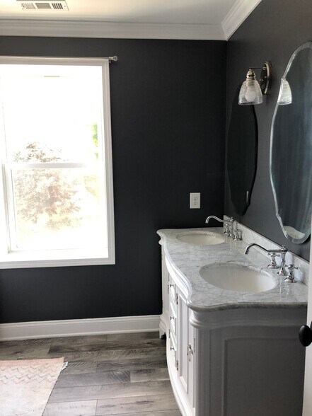 More Photos Of 103 N College Ave, Newton General Retail For Lease