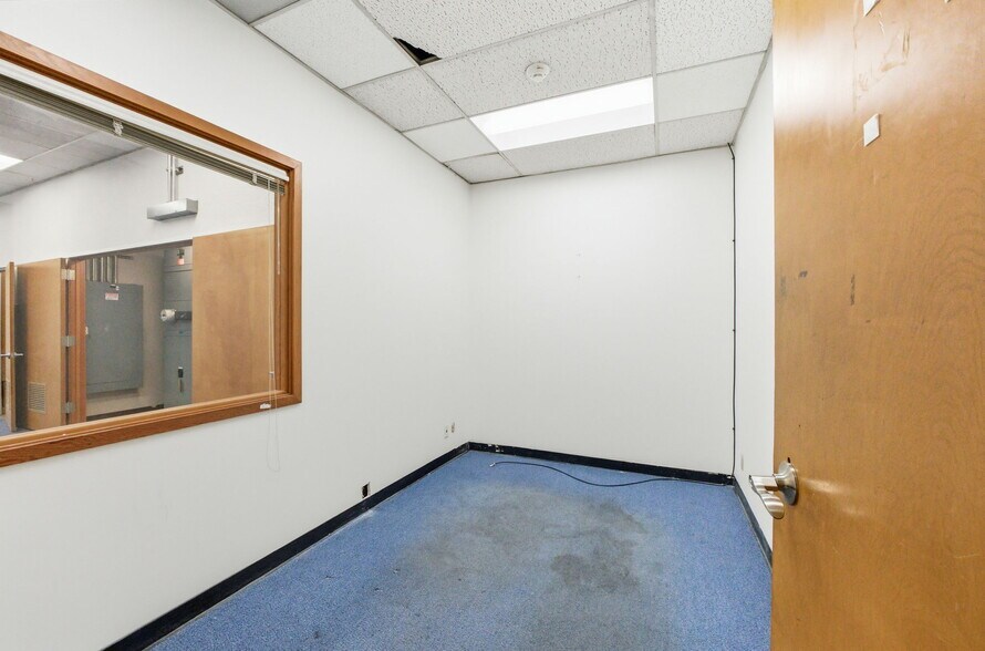 More Photos Of 6537 Foothill Blvd, Oakland Office For Lease