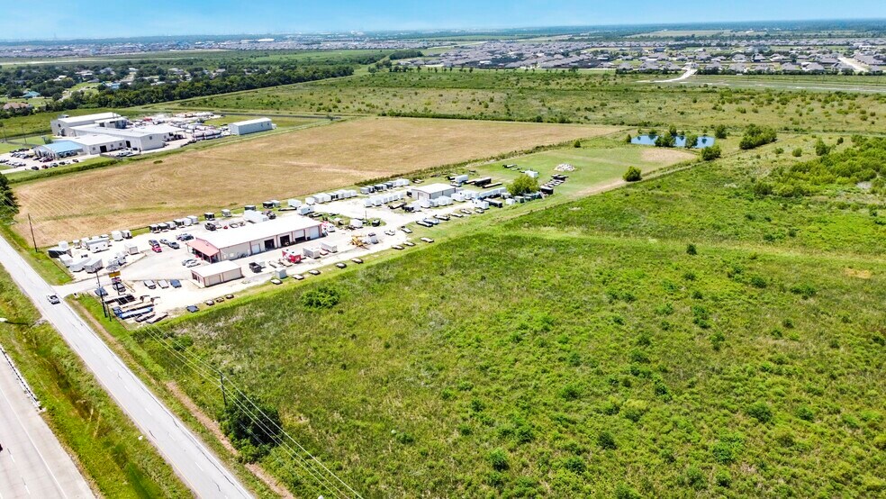 More Photos Of I-10, Mont Belvieu Land For Sale