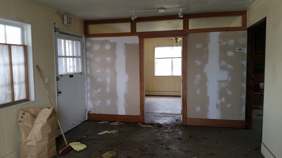 More Photos Of 5744 E Burnside St, Portland Flex For Sale