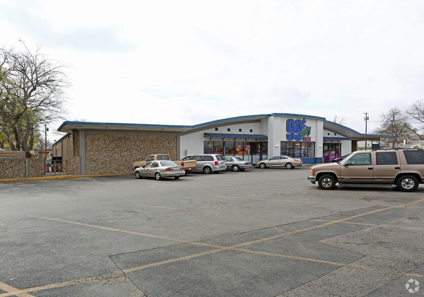 More Photos Of 4500 Live Oak St, Dallas Freestanding For Lease