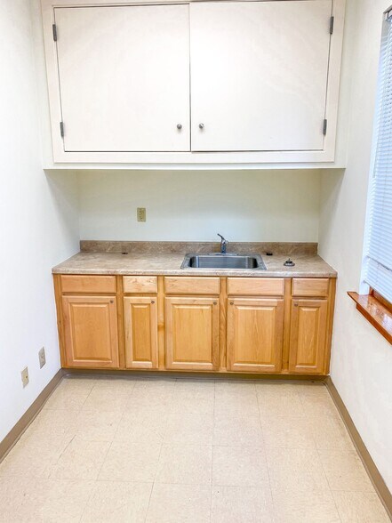 More Photos Of 540 Lippincott Dr, Marlton Office For Lease