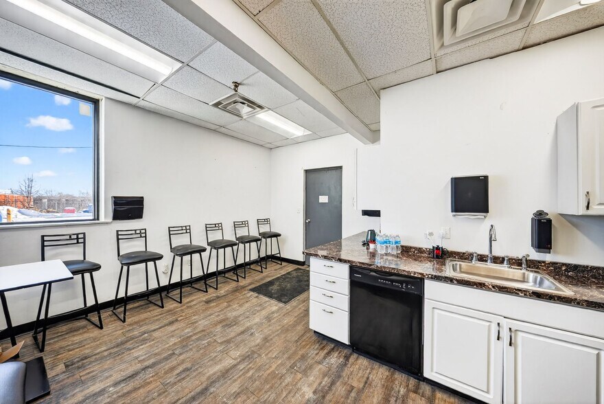 More Photos Of 1333 Research Rd, Gahanna Manufacturing For Sale