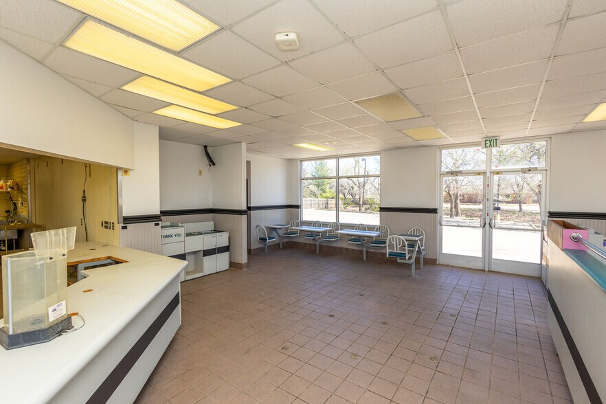 More Photos Of 1403 W 8th St, Wellington Fast Food For Sale