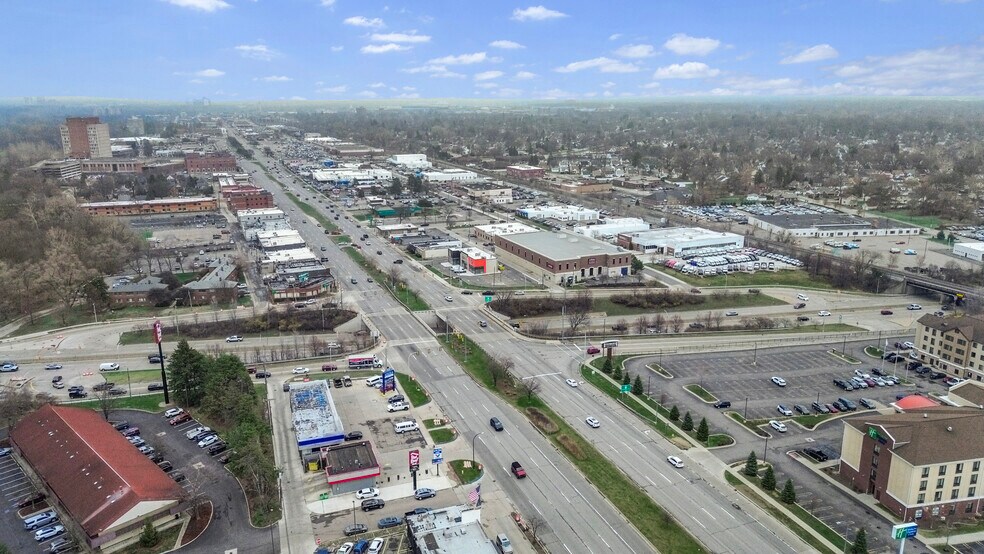 More Photos Of 24336 Michigan Ave, Dearborn Freestanding For Lease