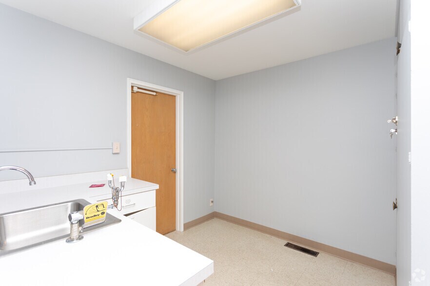 More Photos Of 723 Phillips Ave, Toledo Medical For Lease