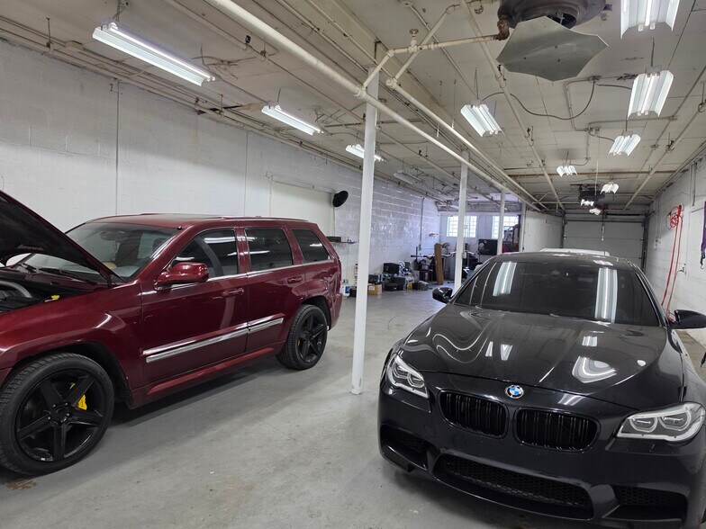 More Photos Of 8040 Ridgeway Ave, Skokie Warehouse For Sale