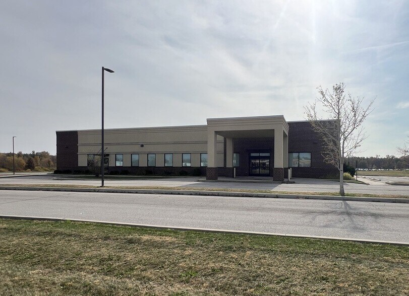 Primary Photo Of 1705 E Industrial Dr, Terre Haute Medical For Lease