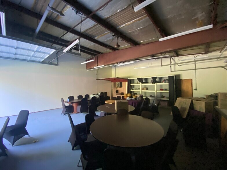 More Photos Of 136 Beattie St, Syracuse Flex For Sale