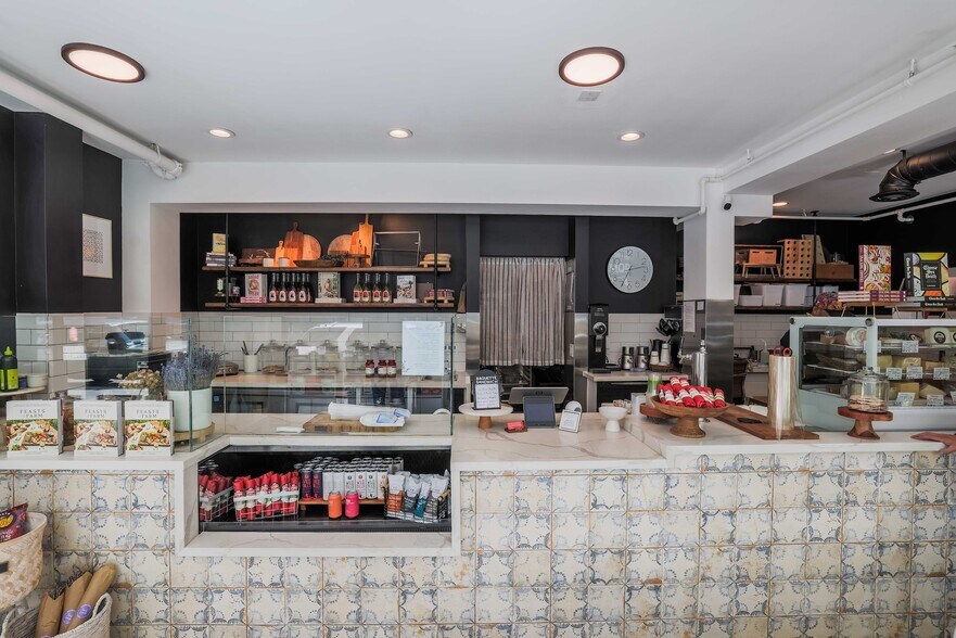 More Photos Of 392 11th St, Oakland Apartments For Sale