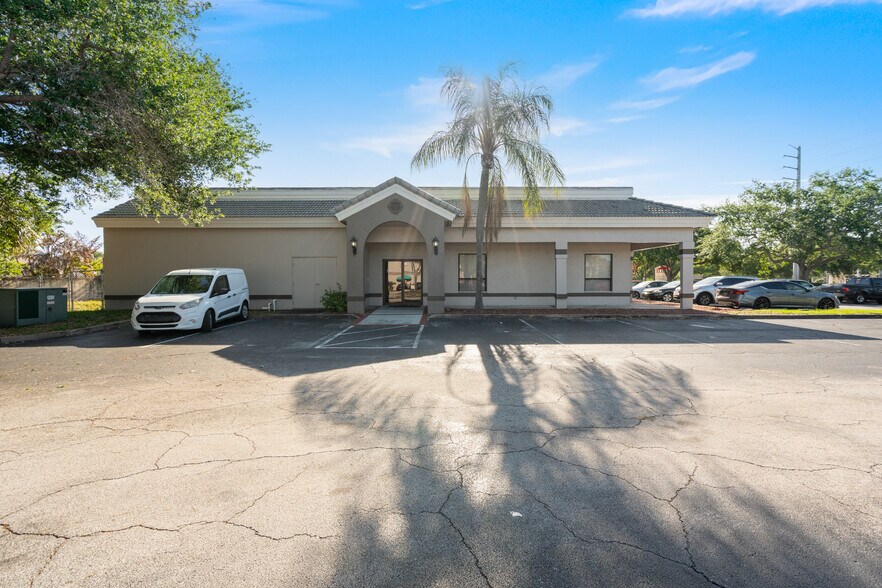 More Photos Of 1500 W Eau Gallie Blvd, Melbourne Office For Lease