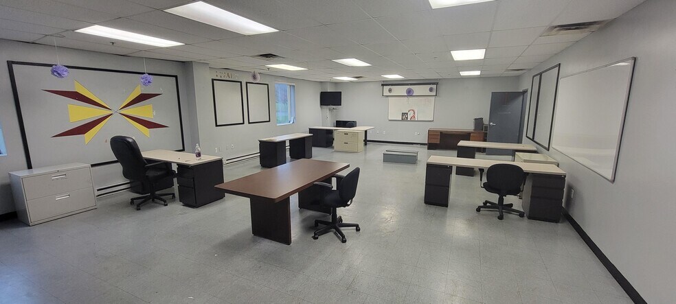 More Photos Of 1500 Corporate Blvd, Newburgh Warehouse For Lease