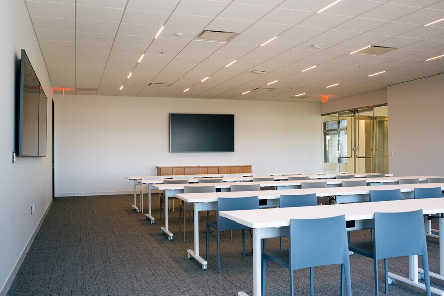 More Photos Of 3120 Sabre Dr, Southlake Office For Lease