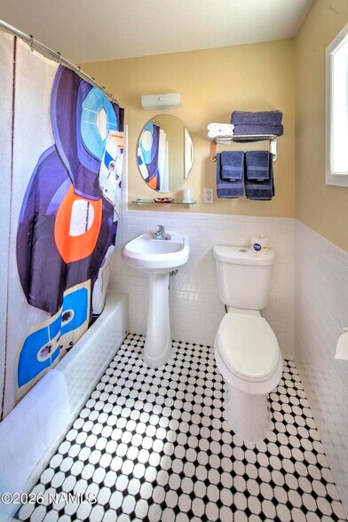 More Photos Of 2141 W 3rd St, Winslow Hotel For Sale