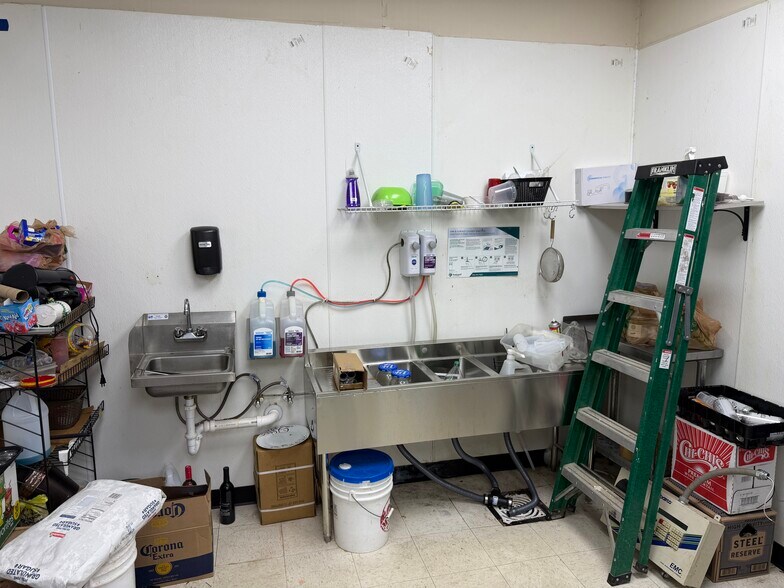 More Photos Of 1515 S Mobberly Ave, Longview Service Station For Sale