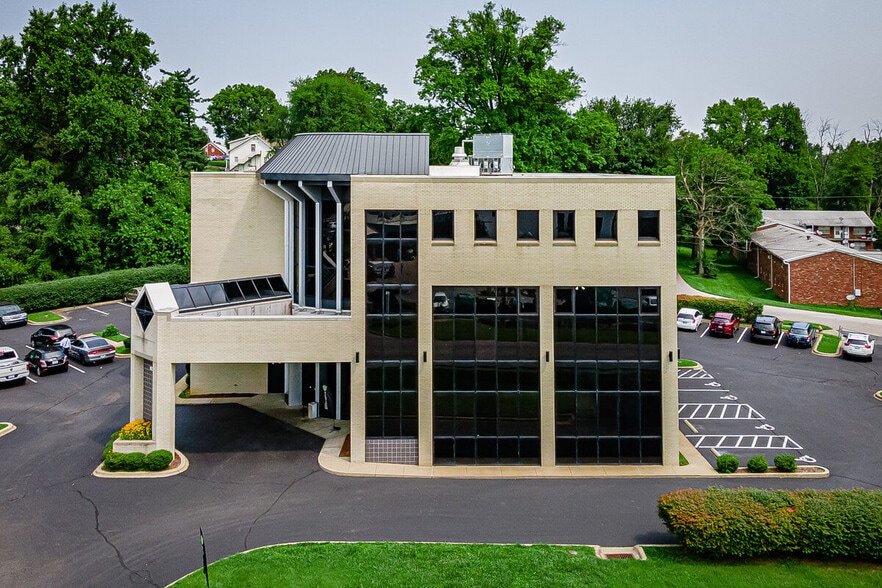 More Photos Of 1700 Old Bluegrass Ave, Louisville Medical For Lease