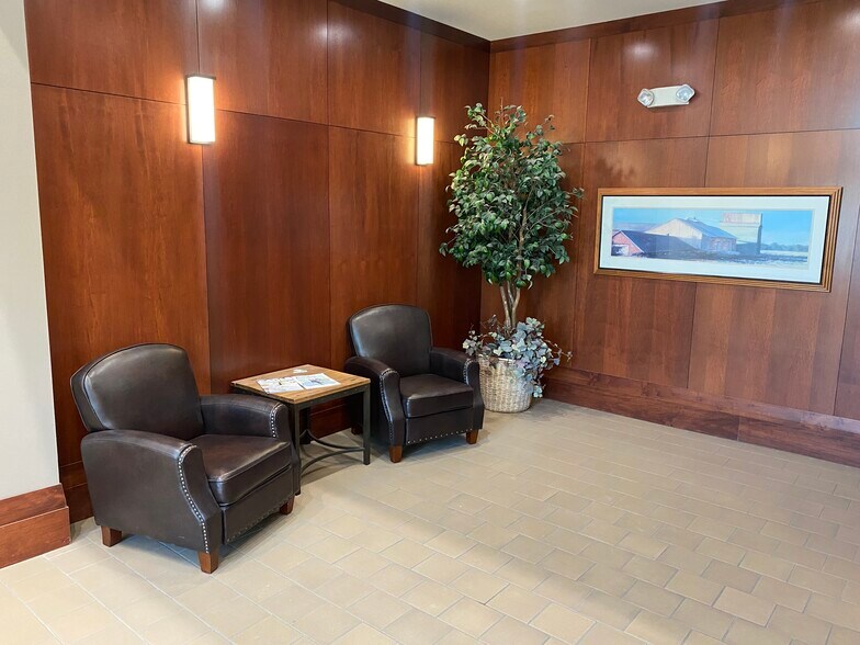 More Photos Of 408 S Eagle Rd, Eagle Coworking Space