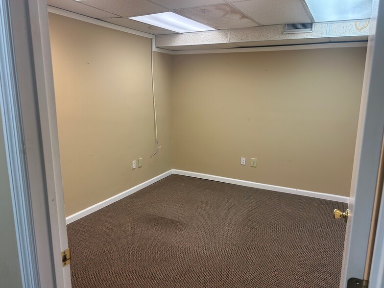 More Photos Of 5208 Charlotte Pike, Nashville Storefront Retail Office For Lease