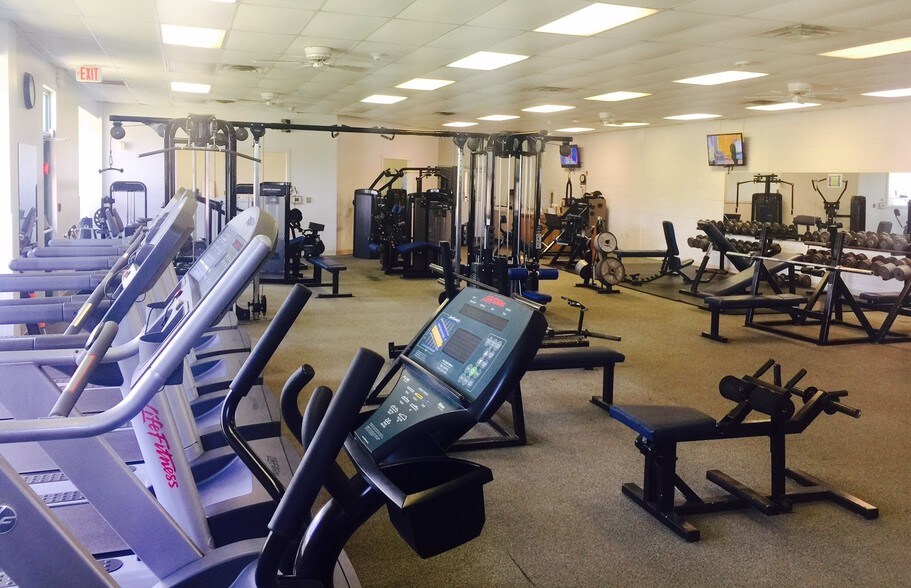 More Photos Of 118 Walnut St, Salem Office For Sale