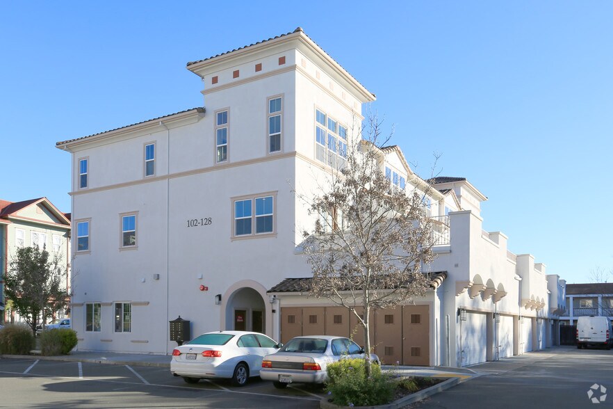 More Photos Of 220 Windsor River Rd, Windsor Apartments For Sale