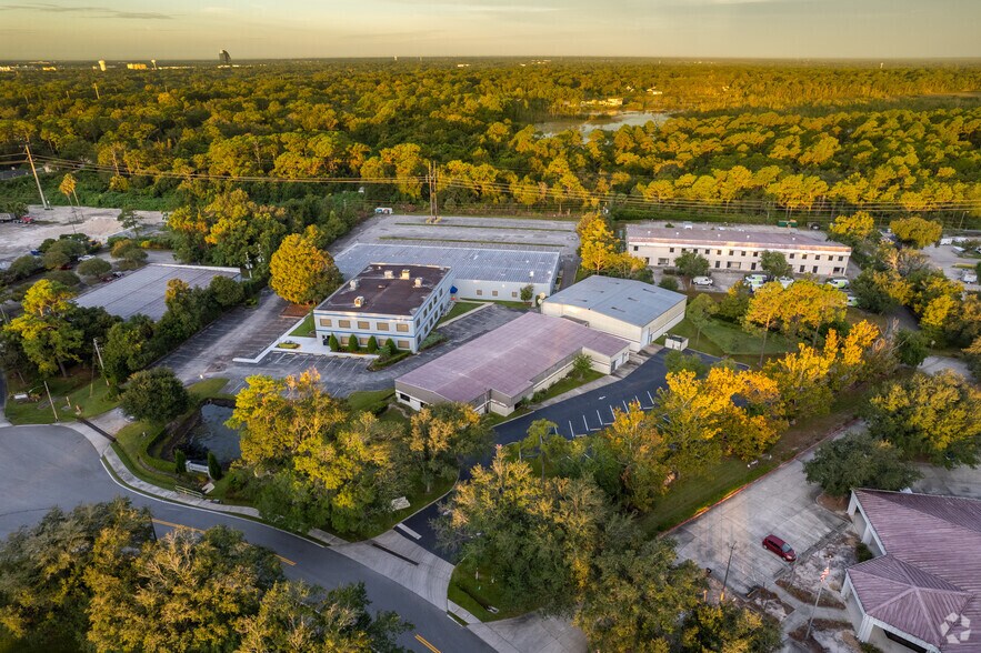 More Photos Of 1076 Florida Central Pky, Longwood Warehouse For Lease